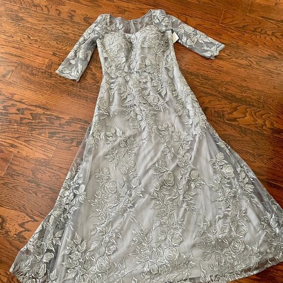 La Femme Formal Gown 3/4 Sleeves Silver Embroidered Mesh A-Line Size 14 NWT - Picture 4 of 13